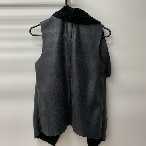 RW&CO faux shearling sleeveless vest XS - Picture 2 of 5